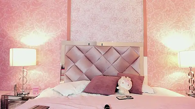 Snapshot of Lezy_ chatting on 10/31/25, 07:37 Lezy online show from 10/31/25, 07:37