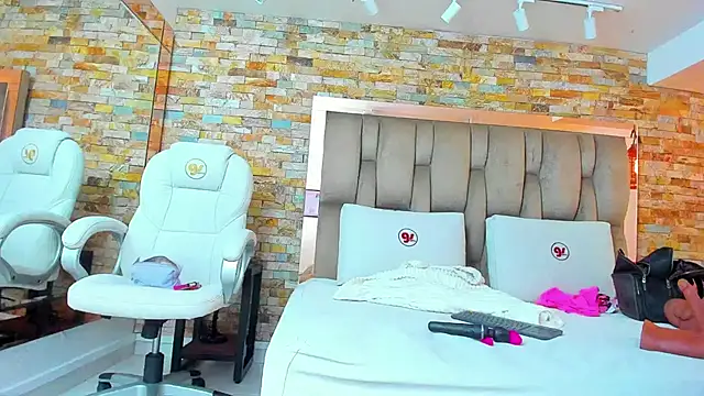 Snapshot of karla_dunn chatting on 11/21/25, 08:29 karla dunn online show from 11/21/25, 08:29