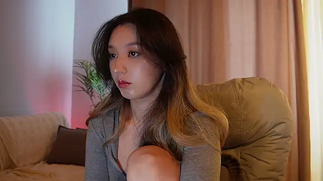 Snapshot of Sarasuo1 chatting on 04/10/26, 04:50 Sarasuo1 online show from 04/10/26, 04:50