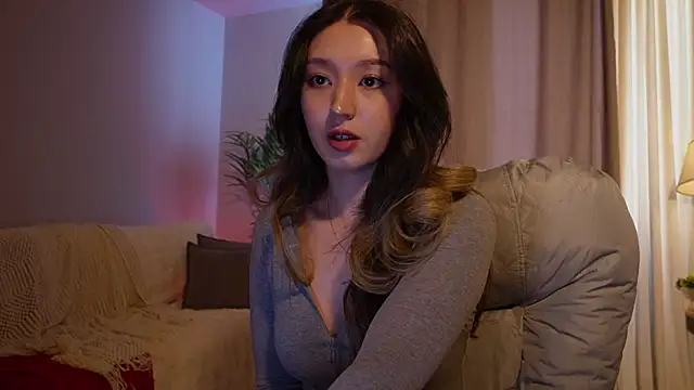 Snapshot of Sarasuo1 chatting on 04/13/26, 02:28 Sarasuo1 online show from 04/13/26, 02:28