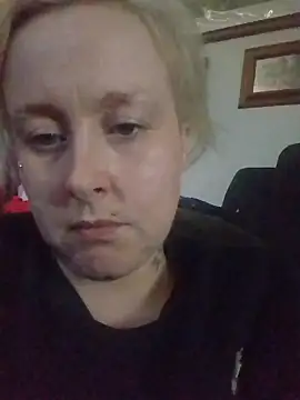 Snapshot of mollymay69 chatting on 10/27/25, 10:03 mollymay69 online show from 10/27/25, 10:03