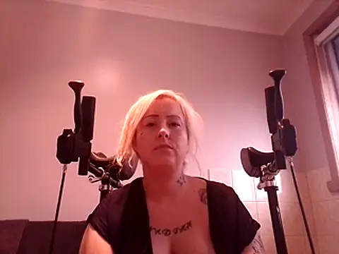 Snapshot of mollymay69 chatting on 02/07/26, 07:34 mollymay69 online show from 02/07/26, 07:34