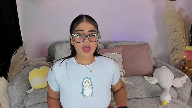 Snapshot of GabyRhodes chatting on 11/08/25, 06:40 GabyRhodes online show from 11/08/25, 06:40