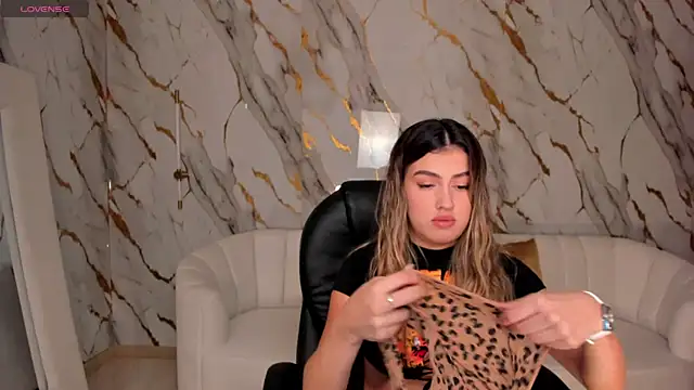 Snapshot of PaulinaSantos_ chatting on 03/03/25, 07:17 PaulinaSantos  online show from 03/03/25, 07:17