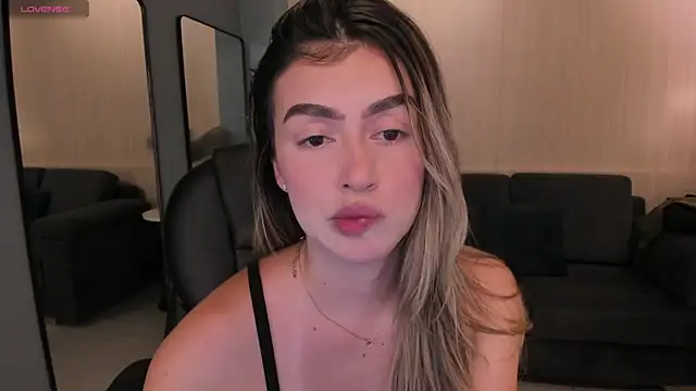 Snapshot of PaulinaSantos_ chatting on 03/09/25, 05:17 PaulinaSantos  online show from 03/09/25, 05:17