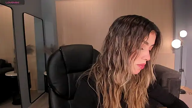 Snapshot of PaulinaSantos_ chatting on 03/13/25, 07:17 PaulinaSantos  online show from 03/13/25, 07:17