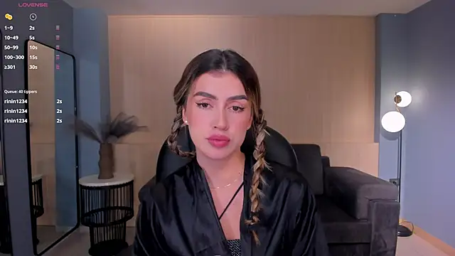 Snapshot of PaulinaSantos_ chatting on 03/16/25, 01:38 PaulinaSantos  online show from 03/16/25, 01:38