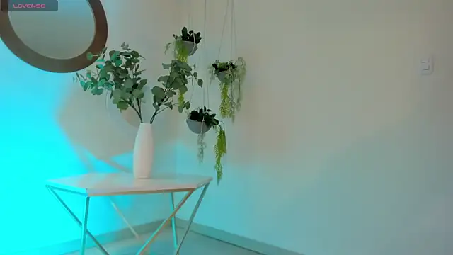 Snapshot of PaulinaSantos_ chatting on 03/18/25, 07:31 PaulinaSantos  online show from 03/18/25, 07:31