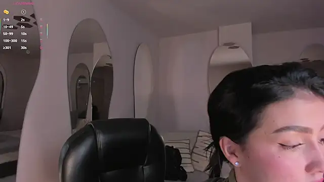 Snapshot of PaulinaSantos_ chatting on 09/13/25, 07:35 PaulinaSantos  online show from 09/13/25, 07:35