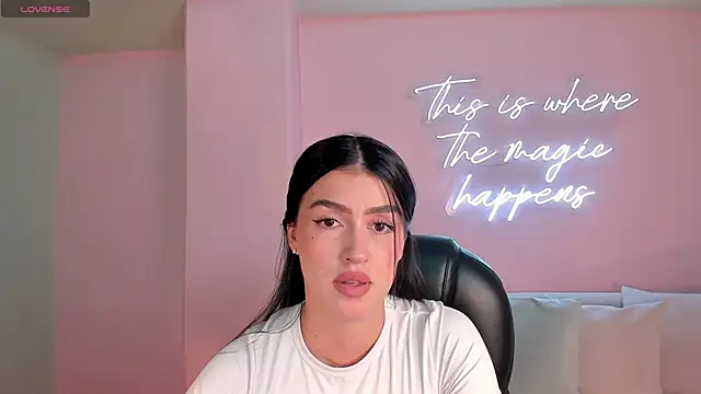 Snapshot of PaulinaSantos_ chatting on 09/24/25, 06:44 PaulinaSantos  online show from 09/24/25, 06:44