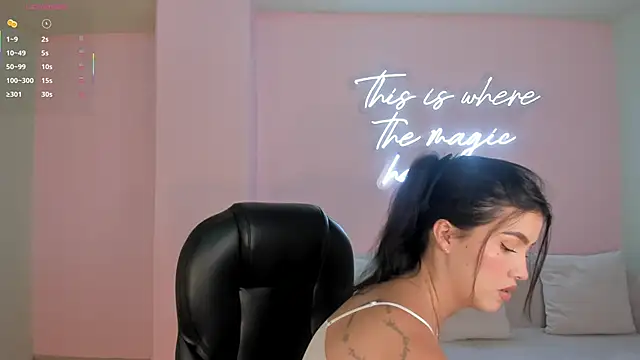 Snapshot of PaulinaSantos_ chatting on 09/27/25, 07:30 PaulinaSantos  online show from 09/27/25, 07:30