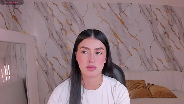 Snapshot of PaulinaSantos_ chatting on 09/28/25, 05:07 PaulinaSantos  online show from 09/28/25, 05:07