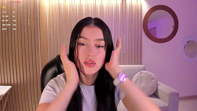 Snapshot of PaulinaSantos_ chatting on 10/12/25, 06:18 PaulinaSantos  online show from 10/12/25, 06:18