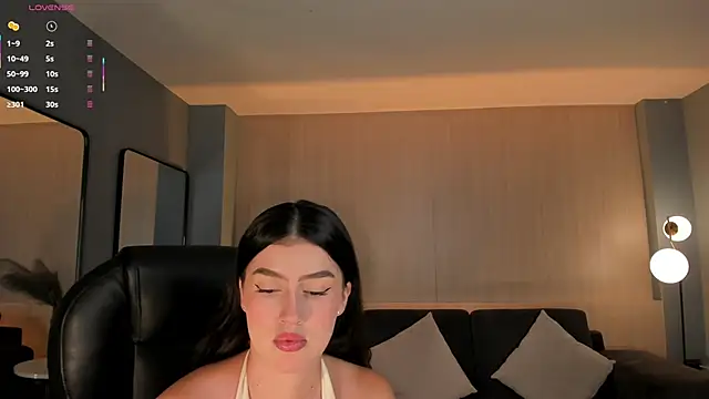 Snapshot of PaulinaSantos_ chatting on 10/13/25, 07:36 PaulinaSantos  online show from 10/13/25, 07:36