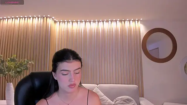 Snapshot of PaulinaSantos_ chatting on 10/19/25, 05:13 PaulinaSantos  online show from 10/19/25, 05:13