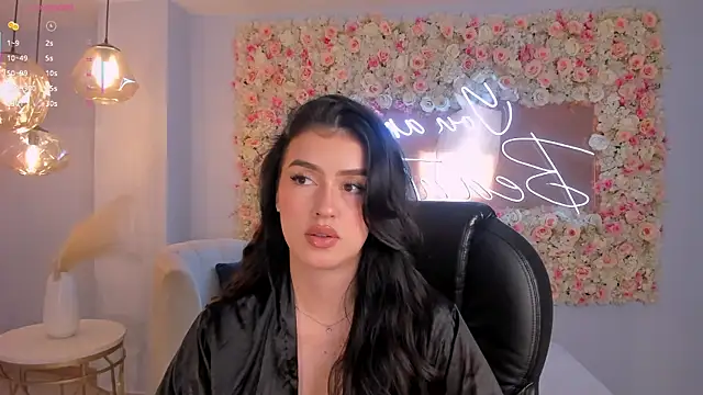 Snapshot of PaulinaSantos_ chatting on 11/01/25, 08:11 PaulinaSantos  online show from 11/01/25, 08:11