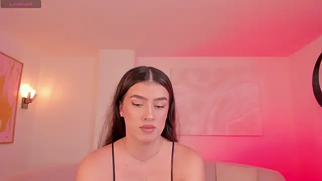 Snapshot of PaulinaSantos_ chatting on 12/19/25, 08:16 PaulinaSantos online show from 12/19/25, 08:16