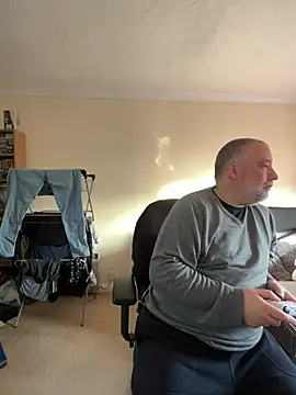 Snapshot of LondonTeffy chatting on 12/23/24, 10:10 LondonTeffy online show from 12/23/24, 10:10