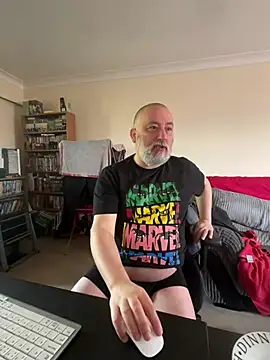 Snapshot of LondonTeffy chatting on 03/07/25, 11:07 LondonTeffy online show from 03/07/25, 11:07