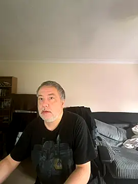 Snapshot of LondonTeffy chatting on 10/10/25, 10:03 LondonTeffy online show from 10/10/25, 10:03