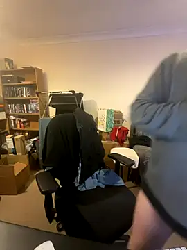 Snapshot of LondonTeffy chatting on 10/27/25, 09:52 LondonTeffy online show from 10/27/25, 09:52