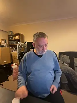 Snapshot of LondonTeffy chatting on 12/02/25, 10:38 LondonTeffy online show from 12/02/25, 10:38