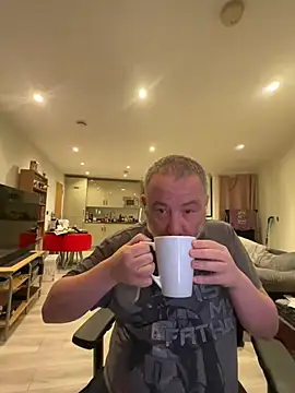 Snapshot of LondonTeffy chatting on 04/15/26, 09:26 LondonTeffy online show from 04/15/26, 09:26