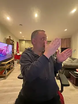 Snapshot of LondonTeffy chatting on 04/24/26, 09:17 LondonTeffy online show from 04/24/26, 09:17