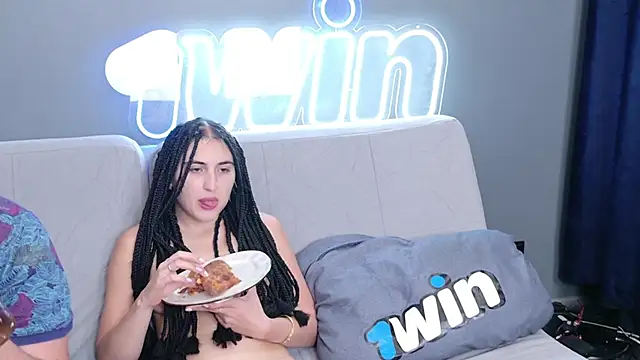 Snapshot of Ksenny chatting on 12/18/24, 03:33 Ksenny online show from 12/18/24, 03:33