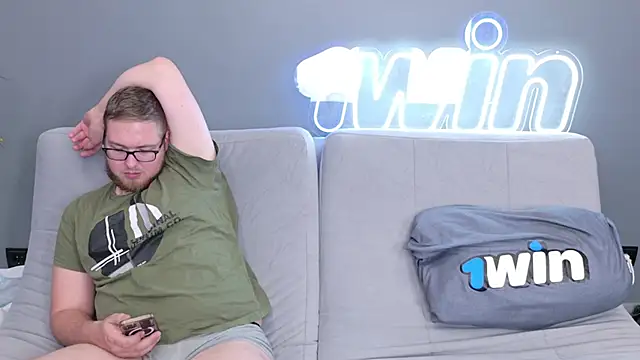 Snapshot of Ksenny chatting on 12/22/24, 03:55 Ksenny online show from 12/22/24, 03:55