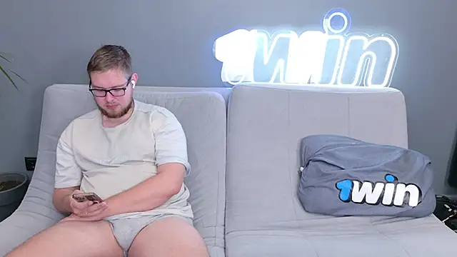 Snapshot of Ksenny chatting on 12/27/24, 08:13 Ksenny online show from 12/27/24, 08:13