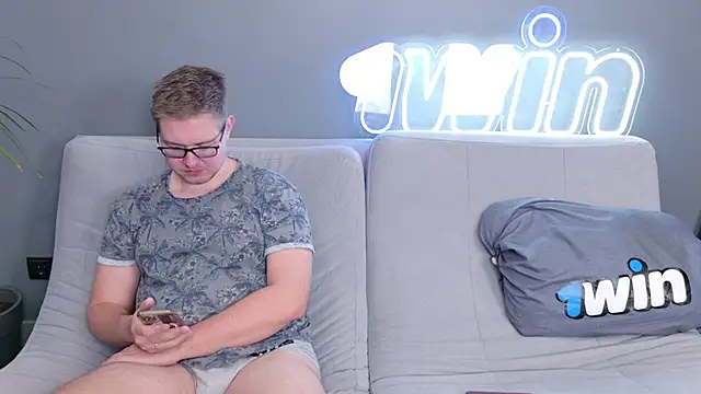 Snapshot of Ksenny chatting on 12/29/24, 06:45 Ksenny online show from 12/29/24, 06:45