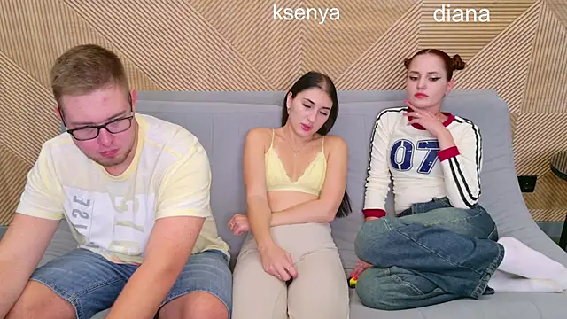 Snapshot of Ksenny chatting on 09/15/25, 12:27 Ksenny online show from 09/15/25, 12:27