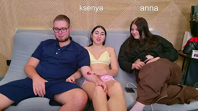 Snapshot of Ksenny chatting on 10/24/25, 10:22 Ksenny online show from 10/24/25, 10:22