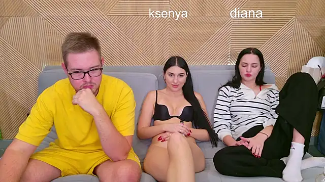 Snapshot of Ksenny chatting on 11/04/25, 03:55 Ksenny online show from 11/04/25, 03:55