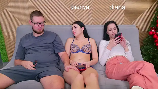 Snapshot of Ksenny chatting on 12/16/25, 03:55 Ksenny online show from 12/16/25, 03:55