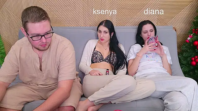 Snapshot of Ksenny chatting on 12/22/25, 04:31 Ksenny online show from 12/22/25, 04:31