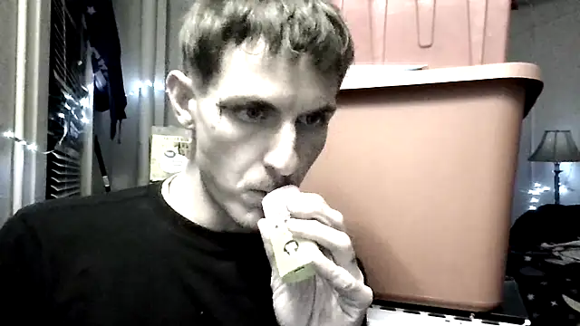 Snapshot of Paulhenry chatting on 11/16/25, 04:40 Paulhenry online show from 11/16/25, 04:40