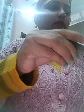 Snapshot of Dianaa9 chatting on 01/07/25, 05:31 Dianaa9 online show from 01/07/25, 05:31