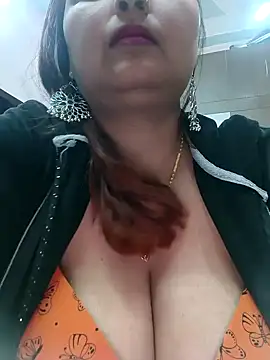 Snapshot of Dianaa9 chatting on 02/06/25, 05:30 Dianaa9 online show from 02/06/25, 05:30