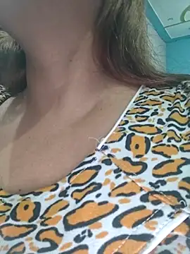 Snapshot of Dianaa9 chatting on 10/07/25, 06:43 Dianaa9 online show from 10/07/25, 06:43