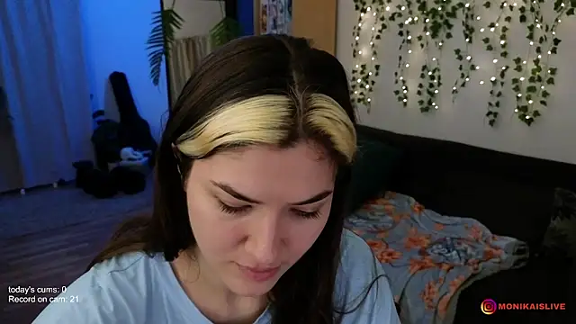 Snapshot of monikavenom chatting on 02/08/26, 05:22 monikavenom online show from 02/08/26, 05:22