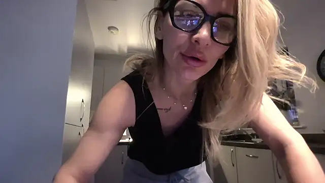 SweetMonicaUK online show from 02/06/26, 09:45