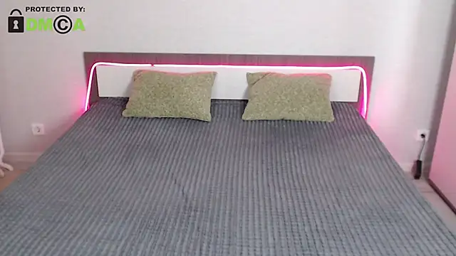 Snapshot of RonnieMilles chatting on 12/06/24, 04:06 RonnieMilles online show from 12/06/24, 04:06