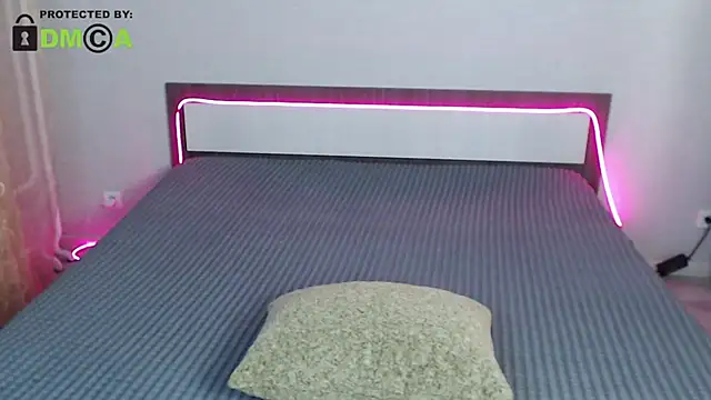 Snapshot of RonnieMilles chatting on 09/18/25, 07:27 RonnieMilles online show from 09/18/25, 07:27