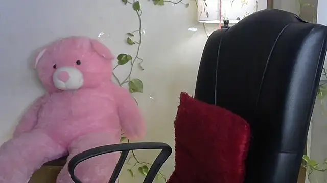 Snapshot of Black_cat_cutie chatting on 06/18/26, 05:30 Black cat cutie online show from 06/18/26, 05:30