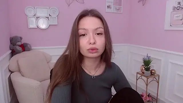 LucySkilar online show from 12/12/24, 05:52