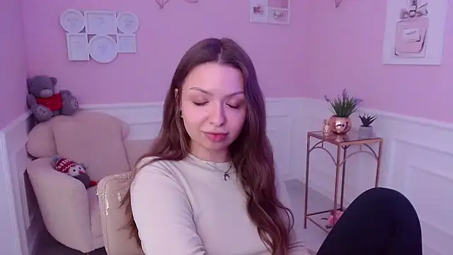 LucySkilar online show from 01/26/25, 12:43