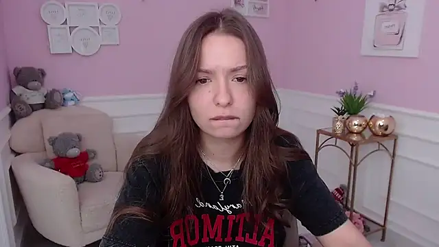 LucySkilar online show from 09/25/25, 04:49