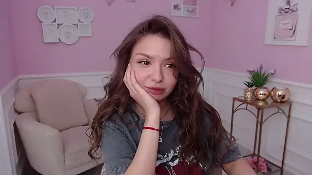 LucySkilar online show from 09/29/25, 04:17